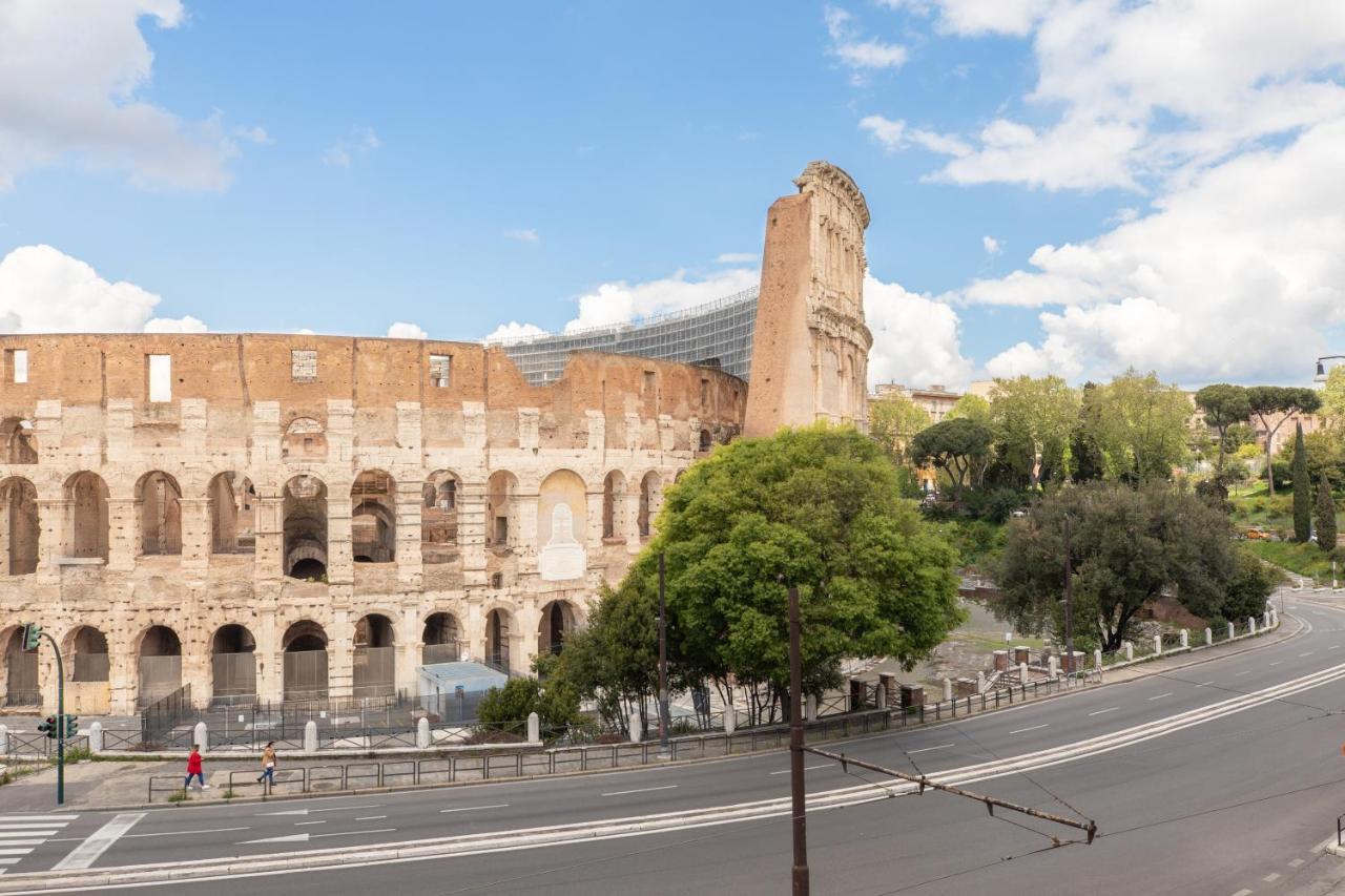 Iflat Unforgettable In Front Of Colosseum Рим Экстерьер фото